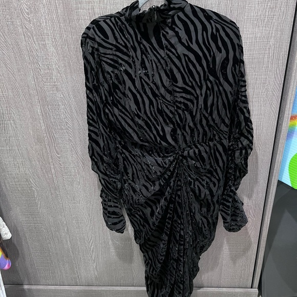 Pretty Little Thing Women's Plus Black Zebra Devore High Neck Draped Midi Dress - Picture 2 of 5